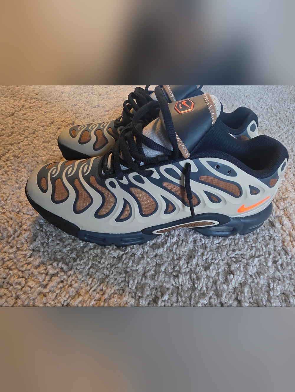 Nike Men’s Black/Olive Athletic Sneakers with Orange Accents Used Mens Size 9.5 - Picture 3 of 6